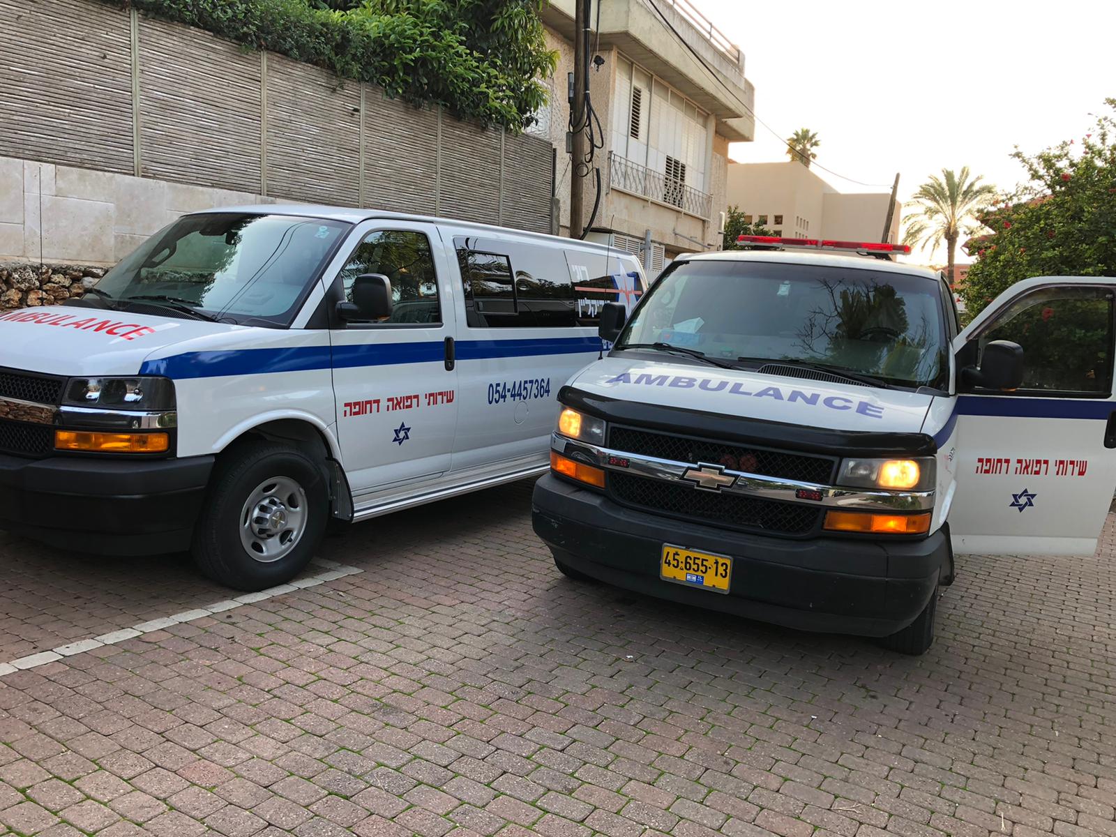 שני אמבולנסים של רוני מדיקליין מוכנים ליציאה